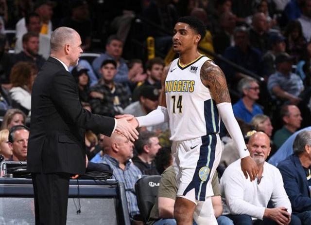 门将关键扑救锁定胜局（门将神勇一扑定胜负）