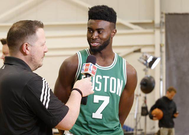 曼晚：曼城预计将在本赛季留下胡桑诺夫（曼晚：曼城计划本赛季留住胡桑诺夫）