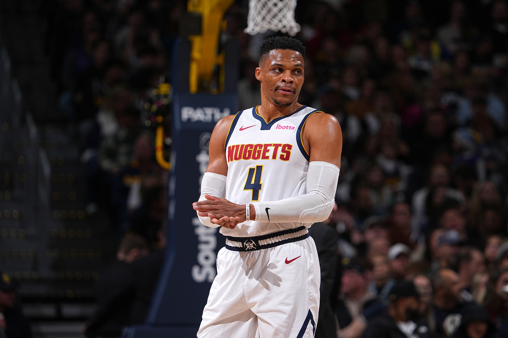 CBA俱乐部杯赛：青岛崂山啤酒胜天津先行者（CBA杯赛：青岛崂山啤酒力克天津先行者）