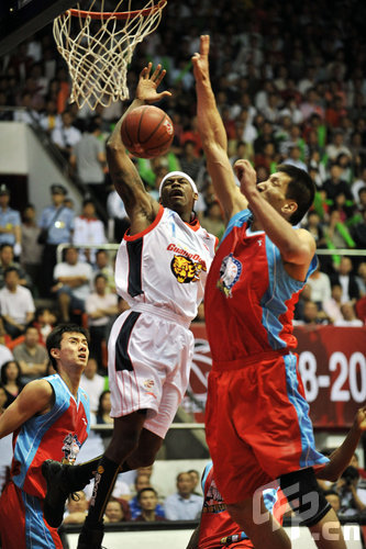 里奇：拉比奥的精彩进球给了我们士气，能更好地投入下半场（里奇：拉比奥精彩破门提振士气，助我们下半场更投入）