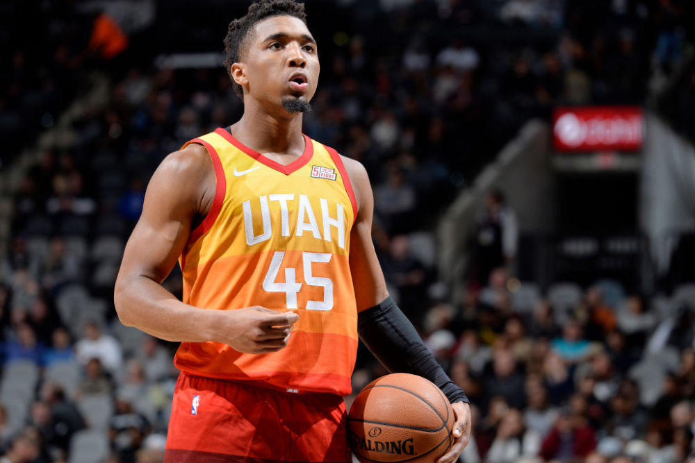 广东男篮主场负于山西，失误频繁，磨合不足，首战失利，需加强调整。（广东男篮主场不敌山西，失误过多磨合不畅，开门黑亟待调整）