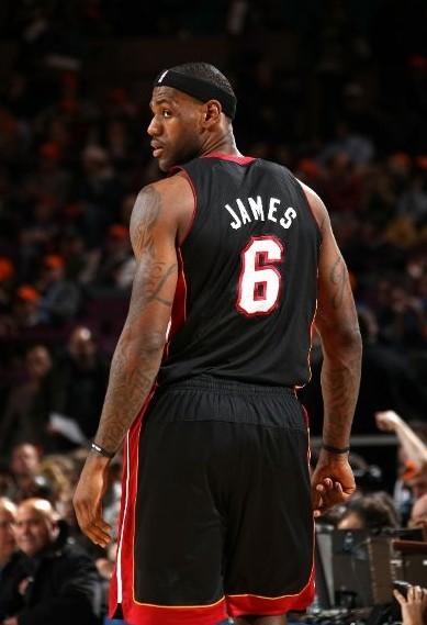 库蒂尼奥为小儿子庆祝生日，一家人身穿他效力过球队的球衣（库蒂尼奥为幼子庆生，全家穿上他曾效力球队的球衣）