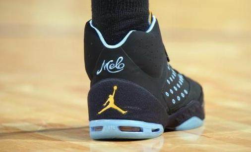 麦迪逊重伤缺阵 热刺急寻三替身（麦迪逊重伤缺席，热刺紧急寻找三名替代者）