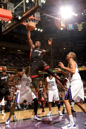 阿迪达斯官方：22款2026年国家队球衣将于11月6日开始发售（阿迪达斯宣布：2026年国家队22款球衣将于11月6日开售）